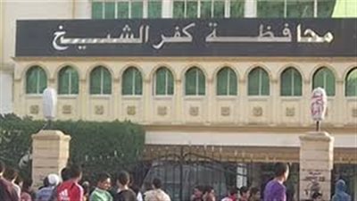 رغم ارتفاع الأسعار.. إقبال أهالي كفر الشيخ على شراء الملابس مع اقتراب عيد الفطر 2018
