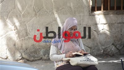 صور| القلق يسيطر على أولياء الأمور في امتحانات الثانوية العامة 2018
