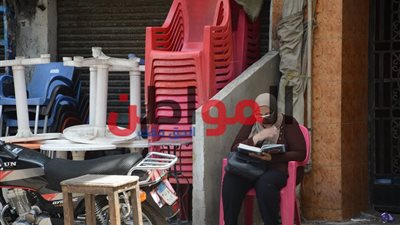 صور| التضرع والقرآن ملجأ أولياء الأمور في امتحان الثانوية العامة 2018