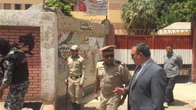 صور| مدير أمن سوهاج يتفقد لجان امتحانات الثانوية العامة 2018