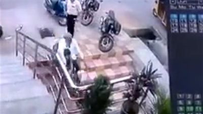 فيديو| حادث دراجة نارية يكسب تعاطف رواد السوشيال ميديا