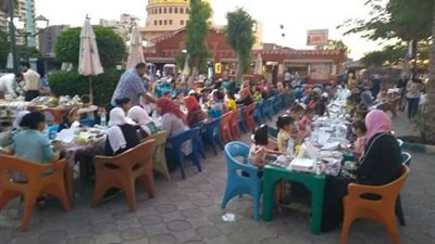 صور| حفل إفطار جماعي لأطفال دور أيتام داخل نادى جزيرة الورد بـ