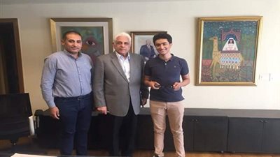 النائب محمد الشورى يستقبل أحد الشباب العباقرة بـ