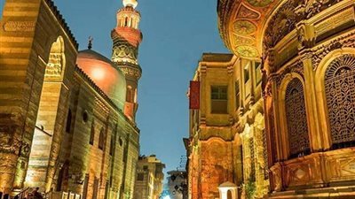 فيديو| شاب يبتكر أزياء جديدة لـ