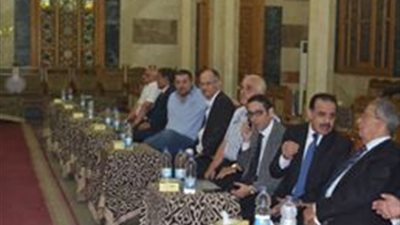 صور| حالة من الحزن تخيم على عزاء الراحل إبراهيم كامل في التحرير