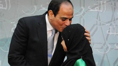 الرئيس السيسي يكرم حفظة القرآن الكريم في احتفالية ليلة القدر