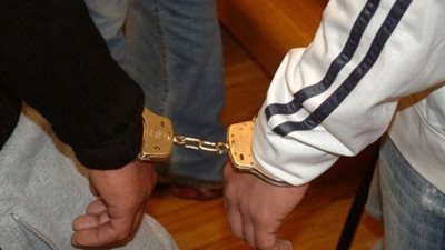 القبض على عاطلين تخصصا فى سرقة هواتف المواطنين بـ