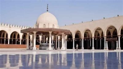 فيديو| فى ليلة القدر الروحانيات تغلف مسجد عمرو بن العاص والملائكة تحيط بالمصلين