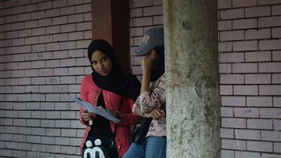 صور| القلق في أعين طلاب الثانوية العامة 2018 في خامس الامتحانات 
