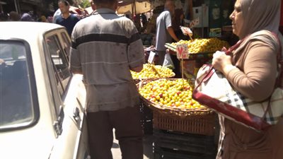 رغم سخونة الجو.. المصريون يحتشدون على أسواق السيدة زينب استعدادا لعيد الفطر