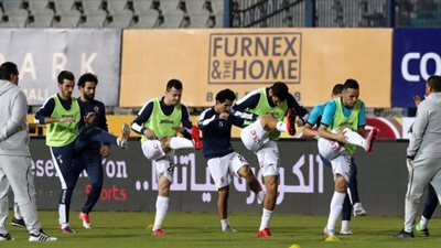 لاعبو الزمالك يخضون تدريبات بدنية في مران اليوم