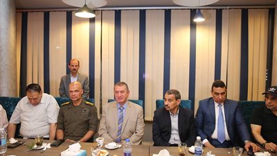 صور| محافظ كفرالشيخ يتناول الإفطار مع الفريق الأول لكرة القدم ويؤكد دعمه للنادى