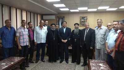 صور| وفد مسيحى يهنىء محافظ الغربية بـ