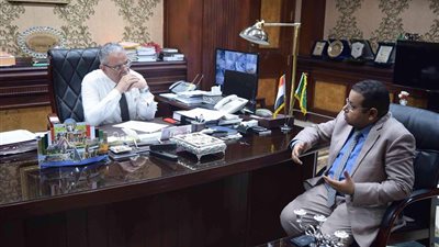 محافظ المنيا يناقش مقترح حملة للتبرع بـ الدم في المؤسسات الحكومية