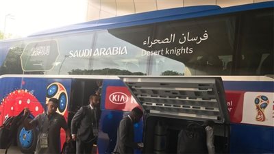 كأس العالم 2018.. حافلة منتخب السعودية تصل ملعب لوجنيكي استعدادًا لـ