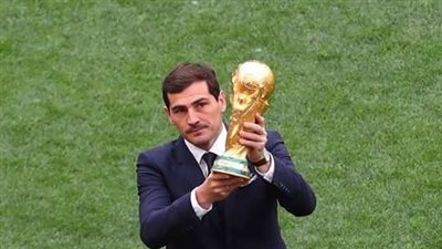 كاسياس يستعرض كأس العالم في ملعب لوجينكى 