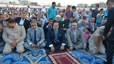  بحضور 