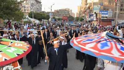 صور| محافظ بني سويف يؤدى صلاة العيد وسط جموع الأهالى
