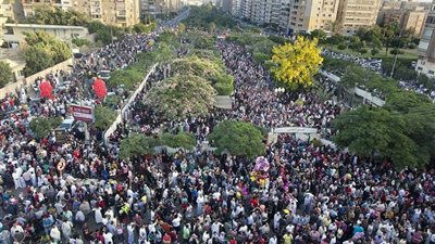 صور| شبكة فلسطينية تسلط الضوء على صلاة عيد الفطر في القاهرة