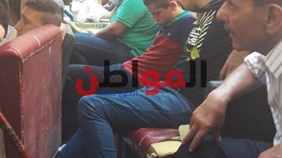 صور| الجماهير تستسلم للنوم أثناء استراحة مباراة مصر و أورجواي