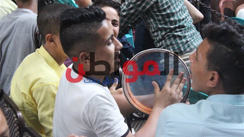 صورة الجماهير المشجعة
