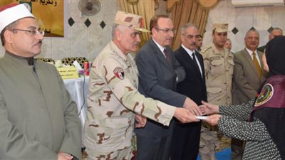 فيديو| المتحدث العسكري ينشر فيديو احتفالات الجيش مع أسر الشهداء