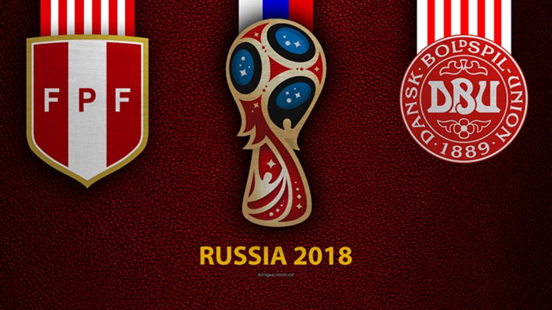 منتخب بيرو والدانمارك
