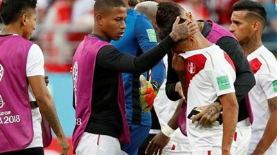 مهاجم بيرو يدخل في نوبة بكاء بعد ضربة الجزاء المهدرة