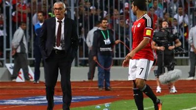 أحمد فتحي يغيب عن مران المنتخب.. وطبيب الفراعنة يوضح موقفه من مباراة روسيا 