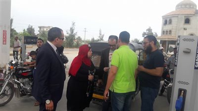 صور| تحرير 12 محضر ضد أصحاب محطات الوقود والمحلات التجارية بمطوبس