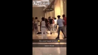 شاهد| مشاجرة عنيفة بين شباب وفتيات داخل مول تشعل السوشيال ميديا