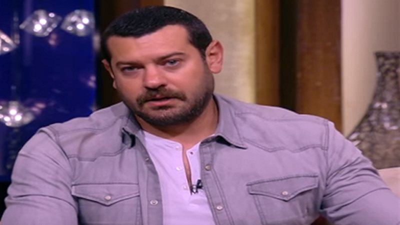 الفنان عمرو يوسف