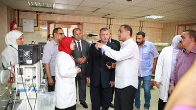 صور| محافظ كفر الشيخ يزور المستشفى العام لتفقد الرعاية الطبية