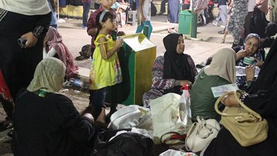 صور| بالأكلة واللمة الحلوة.. الأسر المصرية تغزو الحدائق العامة في ثالث أيام عيد الفطر