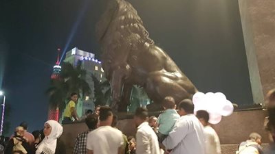 صور| كوبري قصر النيل يتحول إلى كرنفال احتفالي في ثالث أيام عيد الفطر 2018