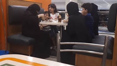 صور| كشري التحرير في ثالث أيام عيد الفطر 2018.. الداخل والخارج مبسوط
