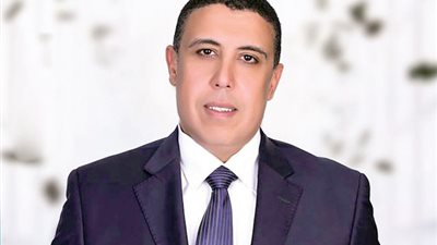 الشريف يتلقى ثلاث عروض لتقديم برنامجه بعد تركه 
