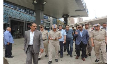 بالصور| مدير أمن الغربية يتفقد المواقف والسيارات للتأكد إلتزام السائقين بتعريفة الأجرة