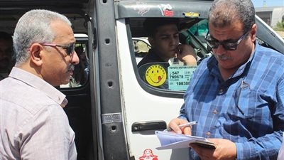 صور| القبض على سائق سرفيس خالف التسعيرة المقررة في الدقهلية