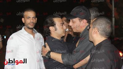 صور| أحمد عزمي وعادل الفار يصلان عزاء ماهر عصام في المهندسين