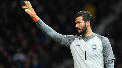 تعثر جديد في صفقة أليسون.. وريال مدريد قد يتجه لـ