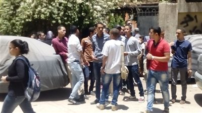 طالبة تلجأ إلى الكنيسة عقب انتهاء امتحان التاريخ لـ