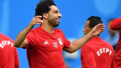 فيديو.. مشجع يطلب من محمد صلاح الدعاء له