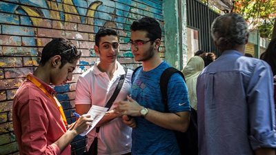 فيديو| العصا الإلكترونية  لمواجهة  الشغب في لجان الثانوية العامة 2018