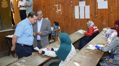 رئيس الجامعة وعميد طب سوهاج يتفقدان امتحانات الطلاب
