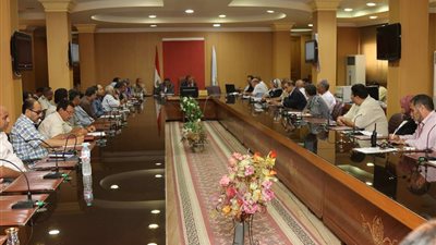 محافظ كفرالشيخ يناقش تنفيذ مشروعات الخطة الاستثمارية للعام 2018