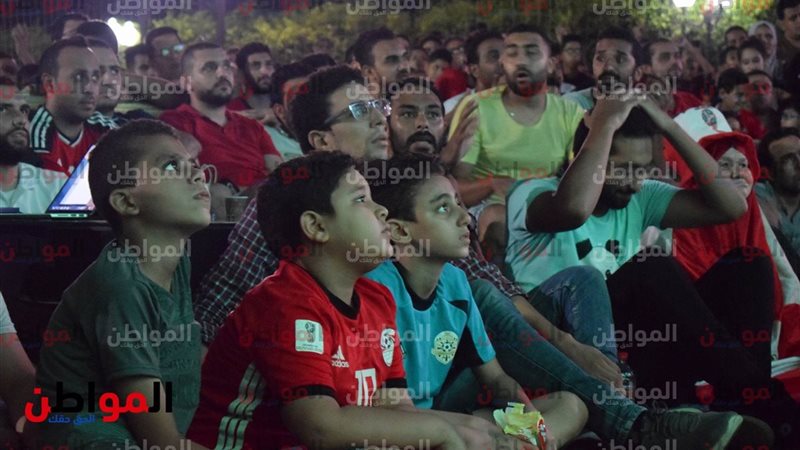 جماهير تشاهد المباراة