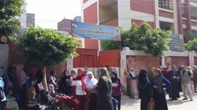 توافد طلاب الثانوية العامة 2018 على لجان الامتحانات في سوهاج