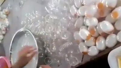 فيديو .. ضبط معمل بيض مزيف ينتج 50 ألف كارتونة