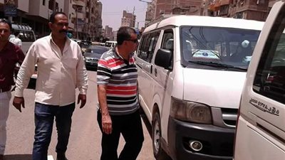 صور.. رئيس شرق المنصورة يتفقد المواقف للاطمئنان على سير العمل